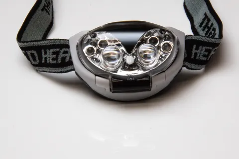 Stirnlampe mit LED-Leuchte und elastischem Kopfband